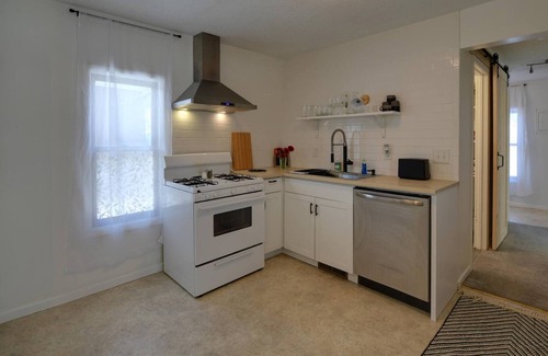 Riverview House | A Cozy Cottage In The Heart Of St. Paul.