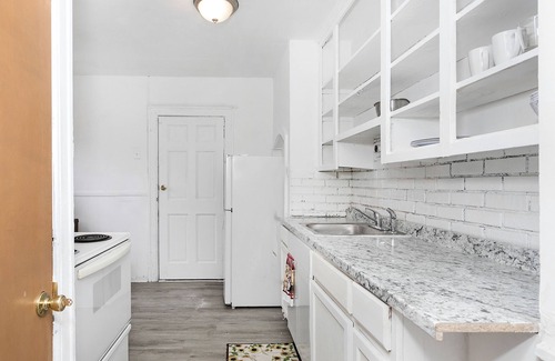 Detroit House | A Cozy Home with fireplace 10min from Downtown