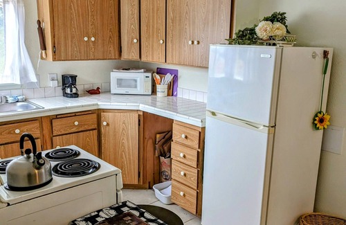 Gold Beach Cottage | a Cozy Little Cottage with the Nice View of the Surroundings
