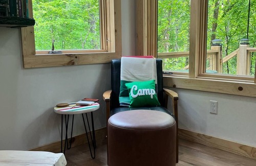 Campton Cabin | A Cozy Retreat in the Woods