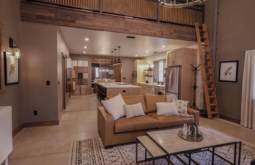 Woodland Park House | A Delightful Newly Constructed Luxury Studio minutes from central Woodland Park