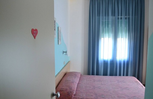 Lido di Jesolo Bed & Breakfast | A double bed room in a family managed guest house