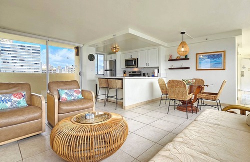 Diamond Head - Kapahulu - St. Louis House | A Family Favorite on Hawaii's Gold Coast 11th Floor Oceanfront Condo