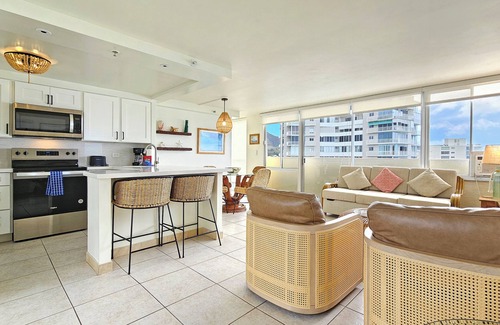 Diamond Head - Kapahulu - St. Louis House | A Family Favorite on Hawaii's Gold Coast 11th Floor Oceanfront Condo