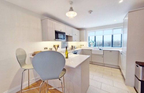 Chichester Cottage | A family house that sleeps 4 guests in 2 bedrooms