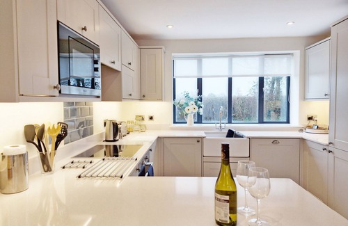 Chichester Cottage | A family house that sleeps 4 guests in 2 bedrooms