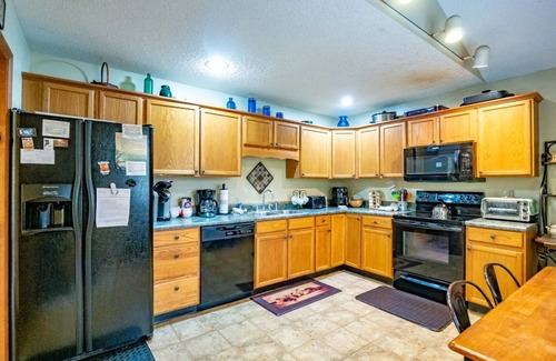 Davis House | A Family Place - 16 Steep Slope Run A Family Place - Spacious Home, Outdoor Hot Tub, Pet Friendly