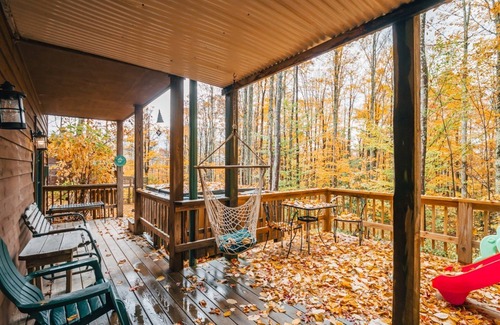 Davis House | A Family Place - 16 Steep Slope Run A Family Place - Spacious Home, Outdoor Hot Tub, Pet Friendly