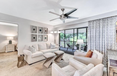 Park Shore Apartment | A Foot in the Shore