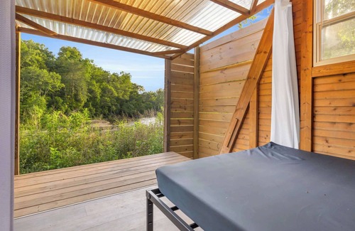 Greenville Cabin | A-Frame Camping Pod, W/Bath House, 6 min to DT