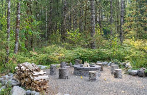 Mount Hood Village House | A-Frame of Mind - Secluded Escape Hot tub