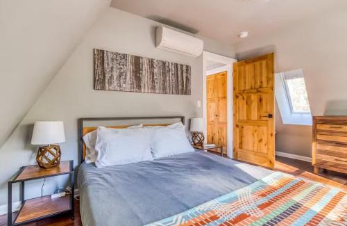 Mount Hood Village House | A-Frame of Mind - Secluded Escape Hot tub