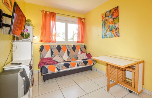La Marana House | A functional house in a quiet residential area, close to the coast.