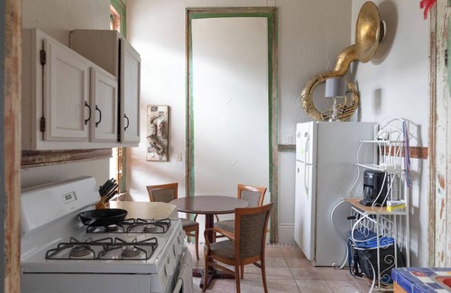 Treme Apartment | A funky-chic one-bedroom apartment with a private entrance and a full kitchen.
