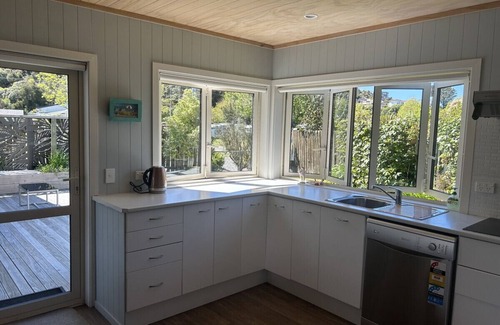 Ngaio Bay House | A Gem by the Beach . 4 bedroom , Abel Tasman