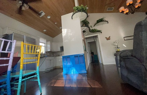 Sarasota House | A Gem of Country Charm close to everything