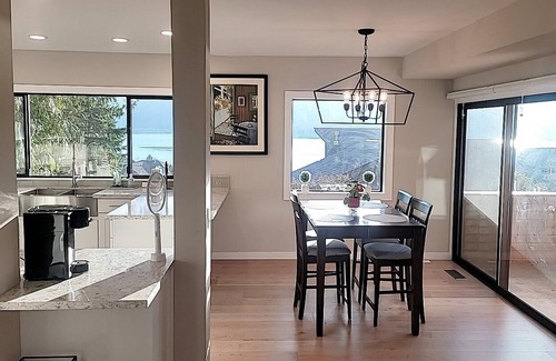 Sammamish House | A get away lake view house!