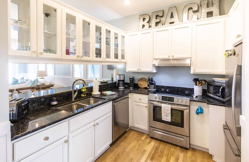 Sunnyside House | A Glimpse of Heaven in Carillon Beach! Steps to beach w/complimentary loungers!