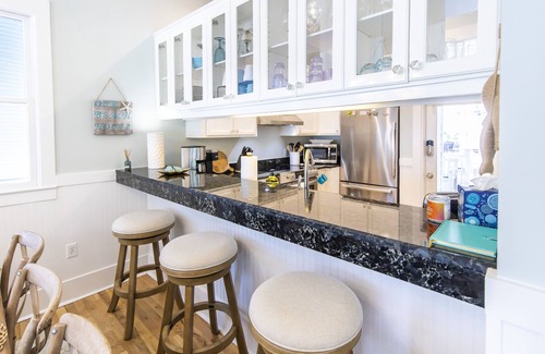 Sunnyside House | A Glimpse of Heaven in Carillon Beach! Steps to beach w/complimentary loungers!