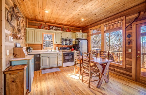 Helen Cabin | A Glimpse of Heaven - Mountain Views Year Round