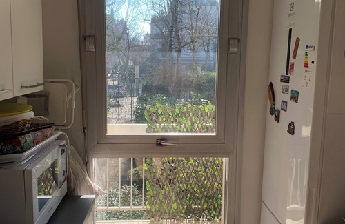 Neuilly-sur-Seine Apartment | A glowing apartment of 66 m², in a residential green area of Paris neighborhood.