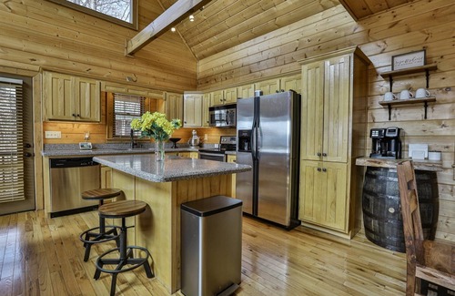 Morganton Cabin | A Golden Retreat | Morganton, GA