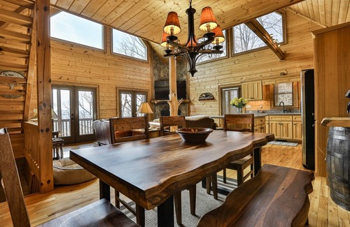 Morganton Cabin | A Golden Retreat | Morganton, GA