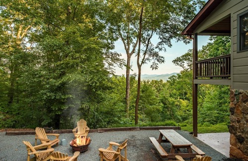 Morganton Cabin | A Golden Retreat | Morganton, GA