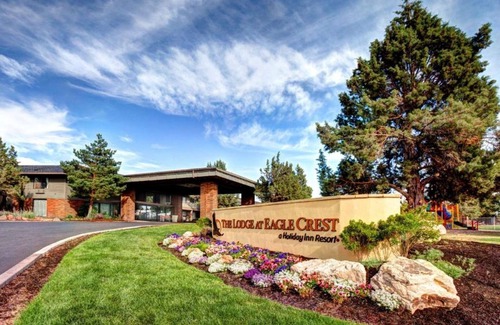 Redmond Apartment | A Golfer's Paradise Spa. Three Pools