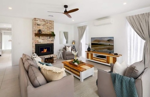 Berrima Cottage | A gorgeous country cottage within walking distance of centre of village