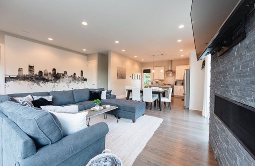McFerrin Park House | A Gorgeous Luxury Home 5 minutes to Broadway/Downtown