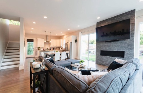 McFerrin Park House | A Gorgeous Luxury Home 5 minutes to Broadway/Downtown