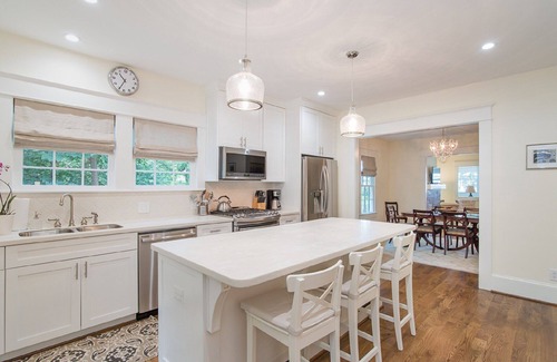Inman Park House | A Gorgeous Remodeled Bungalow in Inman Park! Perfect for movie industry.