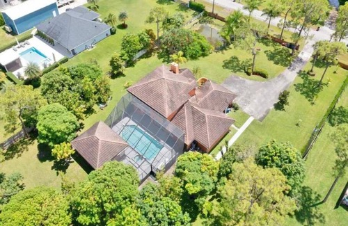Hunt Club House | A gorgeous Villa with an amazing Pool and Pond!