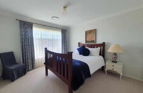 Renwick House | A great place to stay, relax or smell the Roses and enjoy the Southern Highlands