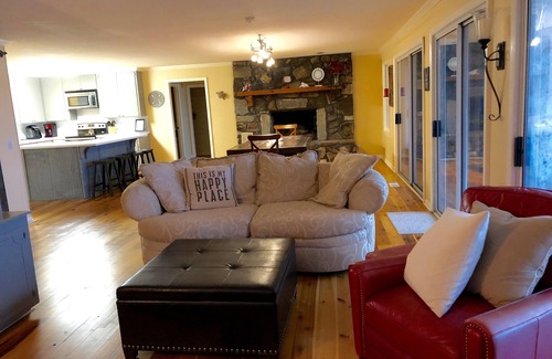 Jasper House | A Happy Place at Smith Lake – Swim, Relax, Repeat