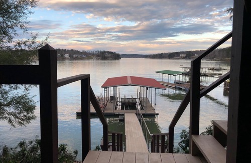 Jasper House | A Happy Place at Smith Lake – Swim, Relax, Repeat