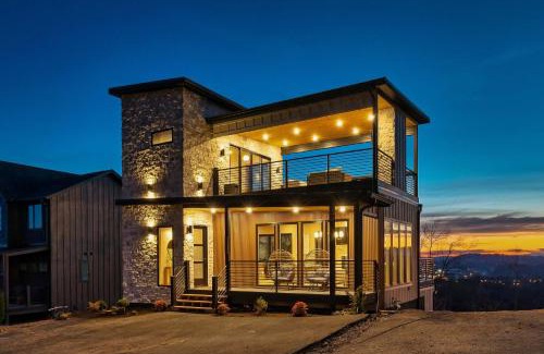 Sevierville House | A Haven of Comfort Elegance Views and Hot tub
