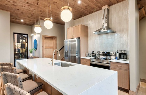 Sevierville House | A Haven of Comfort, Elegance, Views and Hot tub