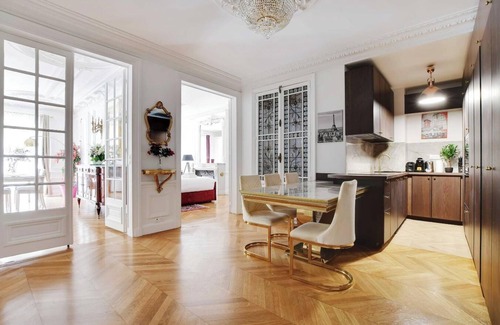 Chaillot Apartment | A HAVEN OF TRANQUILITY JUST STEPS FROM THE ICONIC ARC DE TRIOMPHE-AVENUE KLÉBER