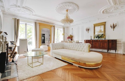 Chaillot Apartment | A HAVEN OF TRANQUILITY JUST STEPS FROM THE ICONIC ARC DE TRIOMPHE-AVENUE KLÉBER