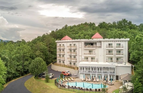 Helen House | A Heavenly Resort in Helen, GA