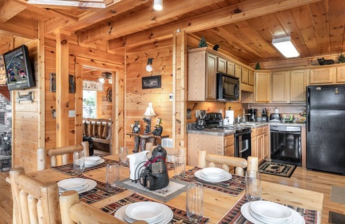 Gatlinburg - Pigeon Forge Cabin | A Hideaway in the Tennessee Mountains - minutes from Dollywood