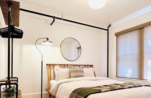 Sisters Cottage | A Historic Inn, right in Downtown Sisters!The whole town at your doorstep
