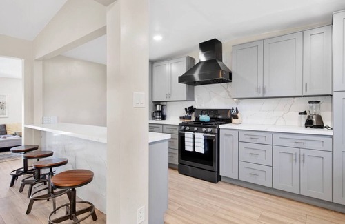 Reseda House | A home away from home. Newly Renovatednn