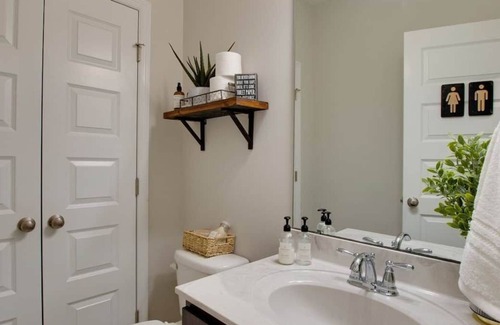 Madison House | A Home Away From Home (Sleeps up to 9 guest)