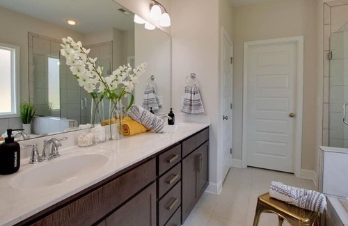 Madison House | A Home Away From Home (Sleeps up to 9 guest)