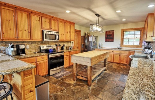 Fleetwood Cabin | A Home Sweet Home-Open for Bookings! Hot Tub, Game Room, Wi-Fi