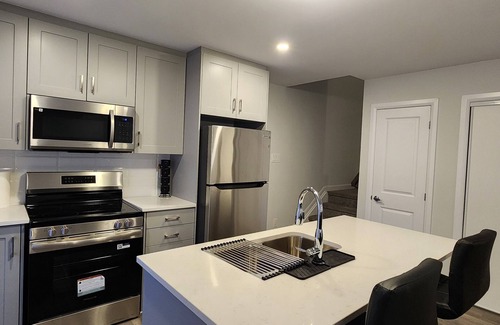 Kanata Lakes - Marchwood Lakeside - Morgan's Grant - Kanata House | A Hommy away from Home with Trails & all Amenities within 5mins drive!