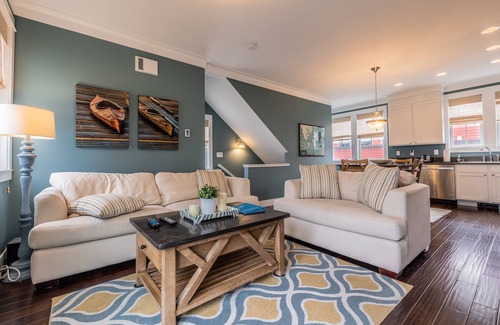 Seabrook House | A Hop Skip n Away, close to Town Center and the beach!
